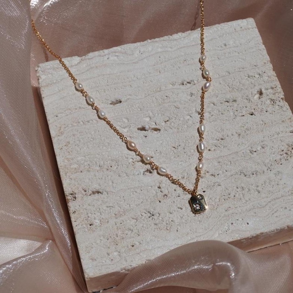 🔥2 LEFT🔥 18K Gold Pearl Dainty Pave Tag Necklace